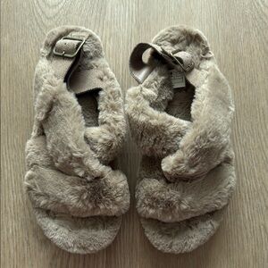 Koolaburra Tan Sandals Plush Comfort